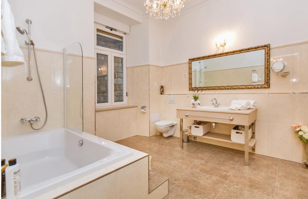Luxury Seafront Apartment Banje Dubrovnik Exteriör bild
