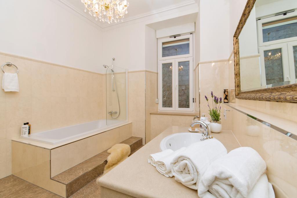 Luxury Seafront Apartment Banje Dubrovnik Exteriör bild