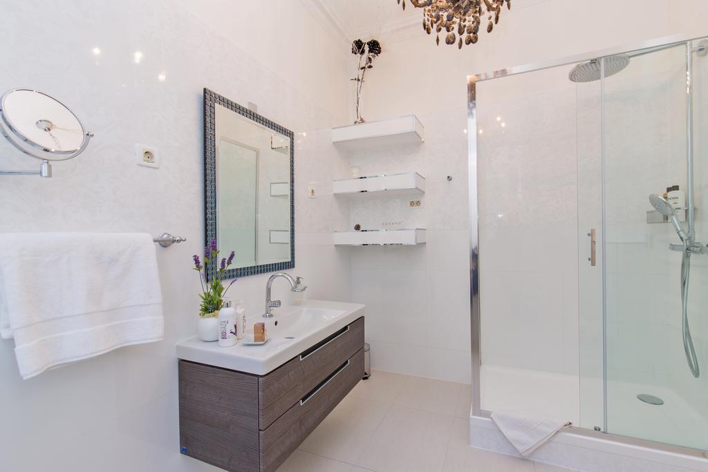 Luxury Seafront Apartment Banje Dubrovnik Exteriör bild
